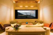 Экран Stewart CineCurve — это голливудская картинка, гибкая геометрия и самый современный кинотеатральный формат 2.40:1!