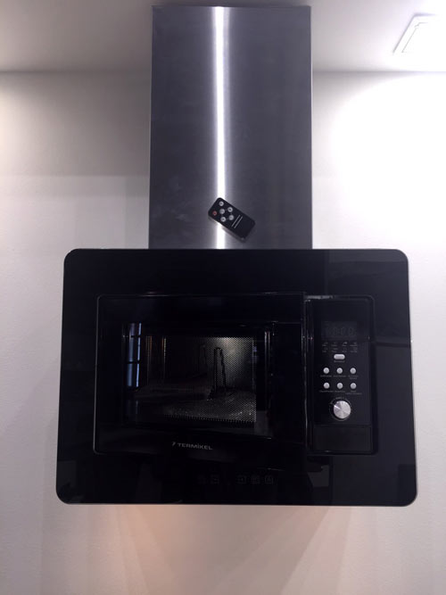 Компания Termikel представила на выставке уникальную новинку – вытяжку CELOSIA со встроенной микроволновой печью